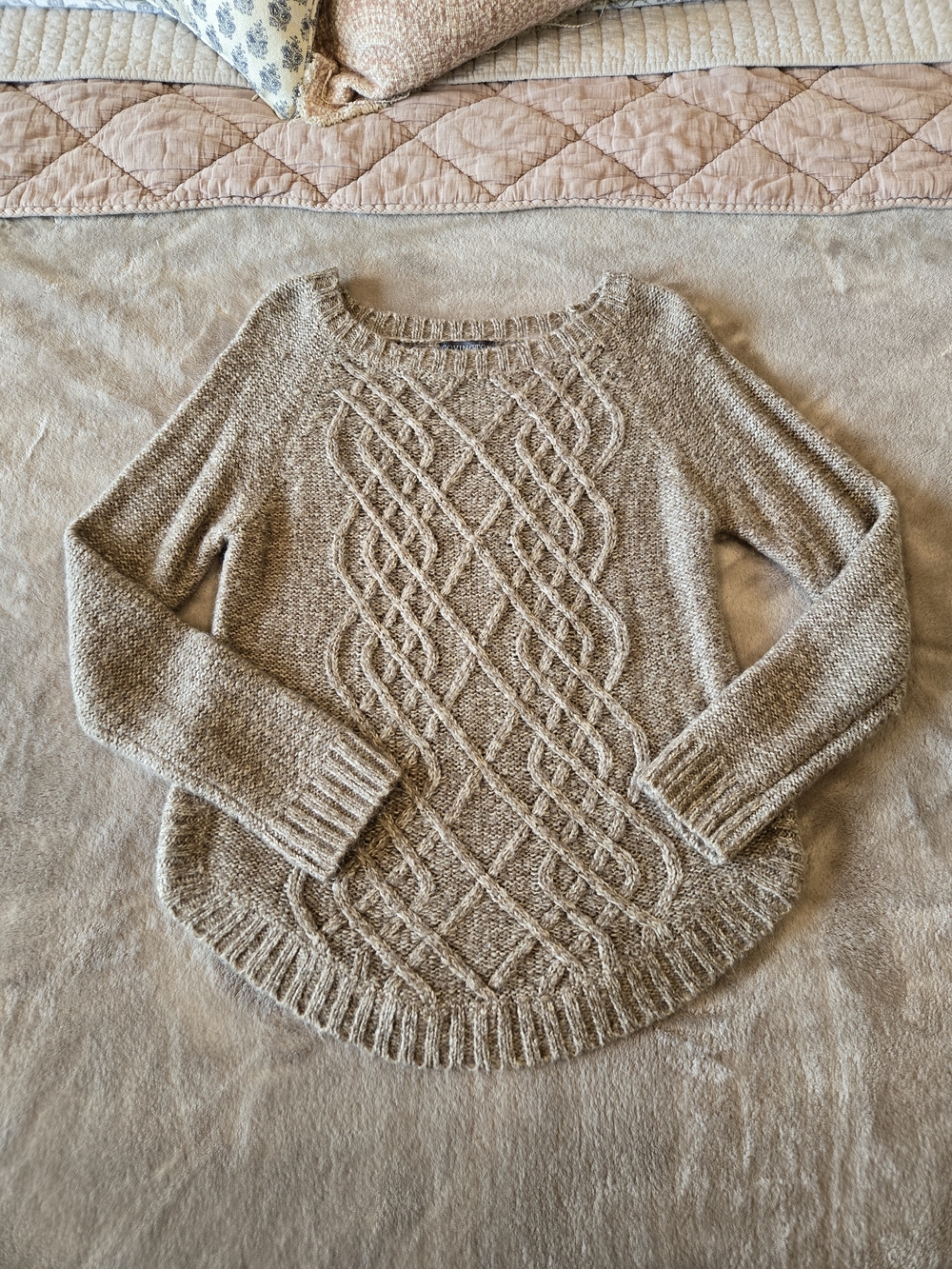 Cozy Cable Knit Women’s Sweater - Neutral Beige